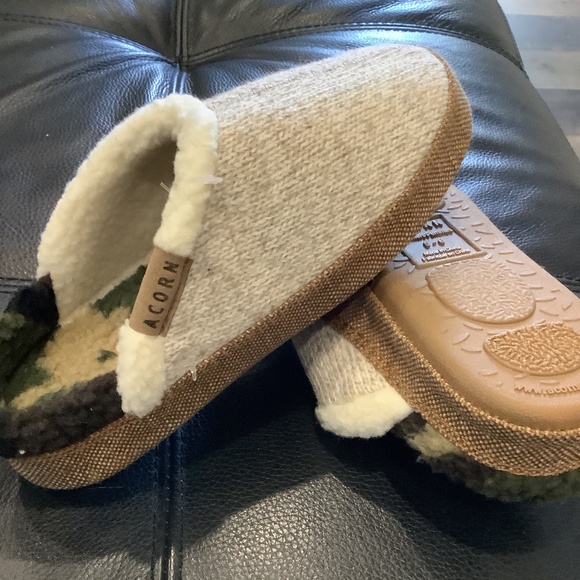 Acorn Mule slippers, taupe and brown with camo interior, size 5-6 - Picture 2 of 4